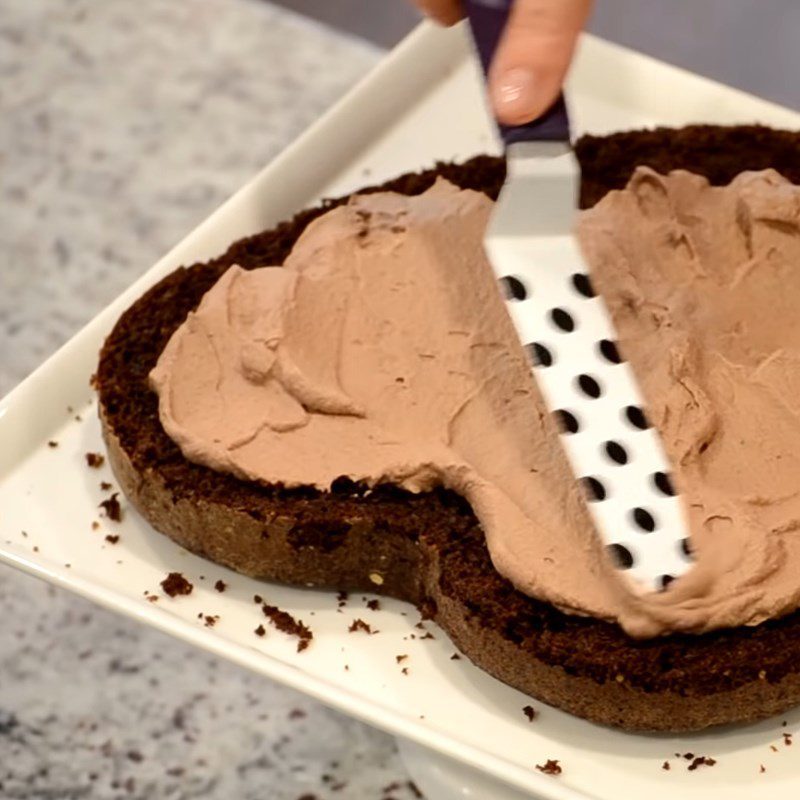 Step 7 Decorating the cake Heart-shaped chocolate cake