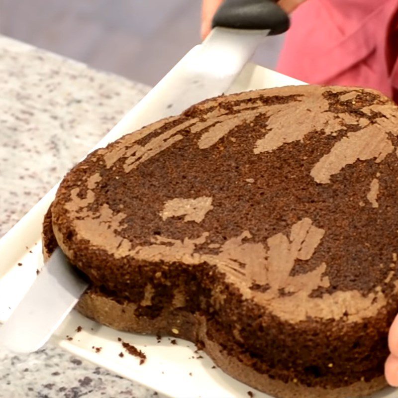 Step 7 Decorating the cake Heart-shaped chocolate cake