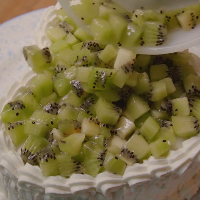 Step 7 Cake Decoration Kiwi Heart Cake