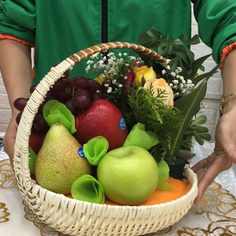 Step 3 Additional Decoration Arranging the fruit basket (various types)