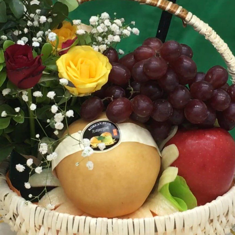 Step 3 Additional Decoration Arranging the fruit basket (various types)