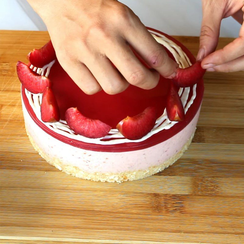 Step 4 Decoration and completion Plum mousse cake