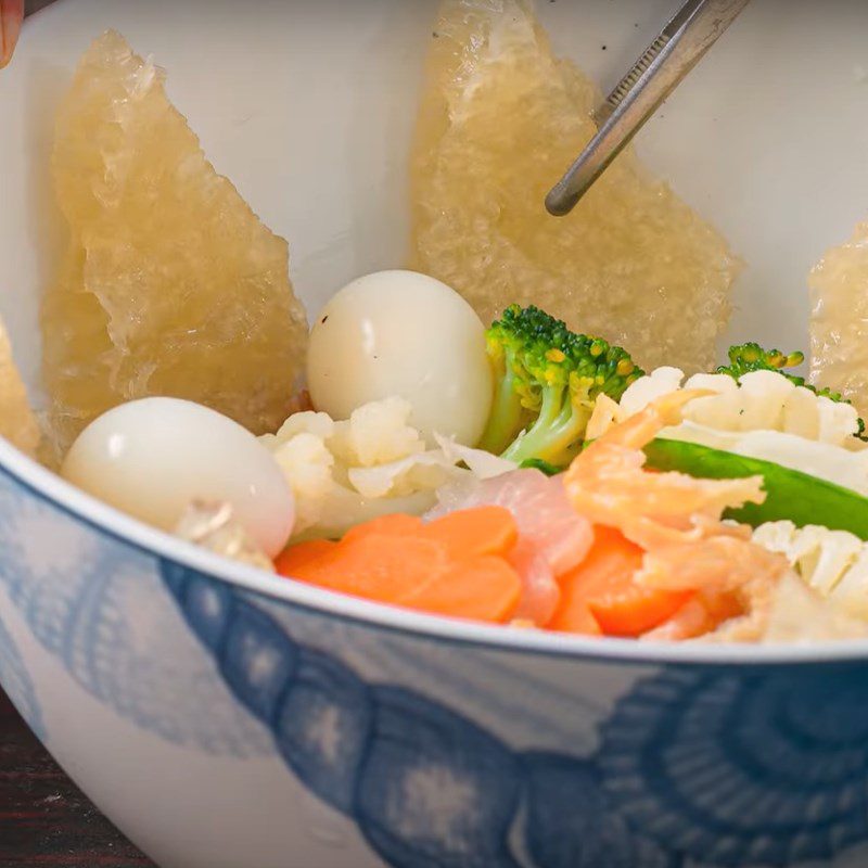 Step 6 Garnish and Enjoy Ball Soup with Mushroom Balls