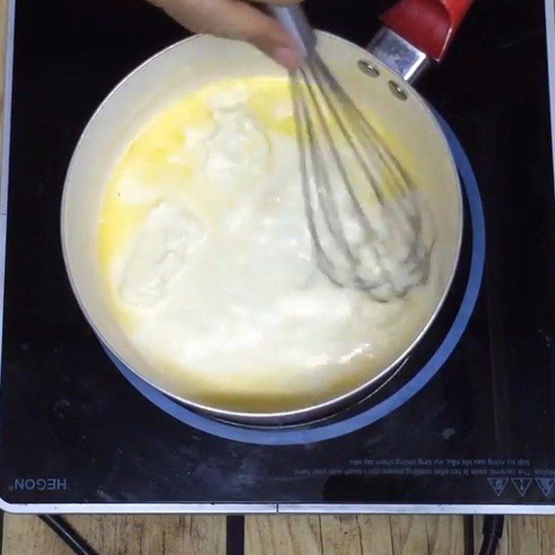 Step 1 Mix the cheese mixture Cheese Ice Cream from cream cheese and whipping cream