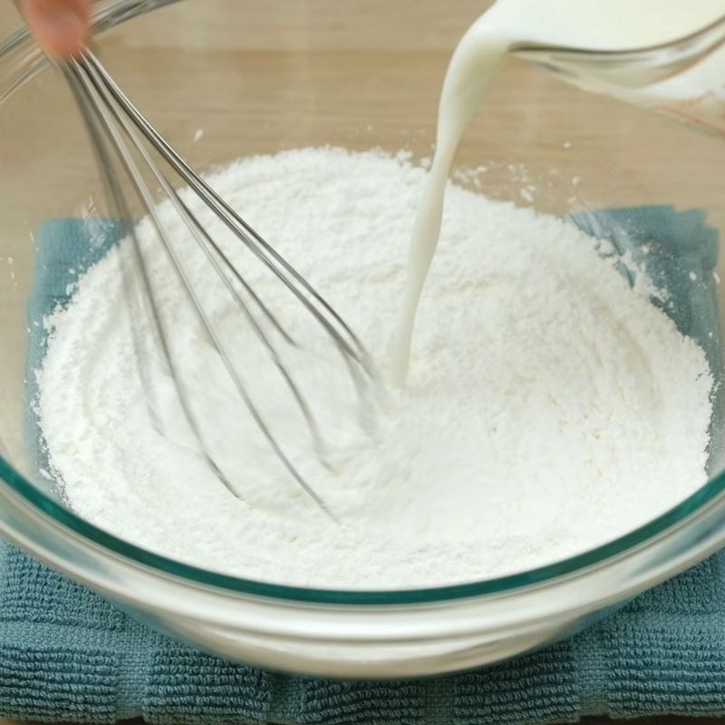 Step 1 Mixing the dough for Taiwanese taro mochi