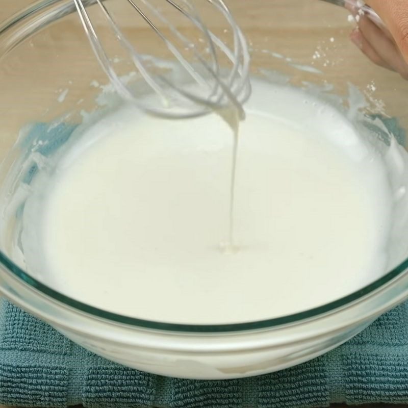 Step 1 Mixing the dough for Taiwanese taro mochi