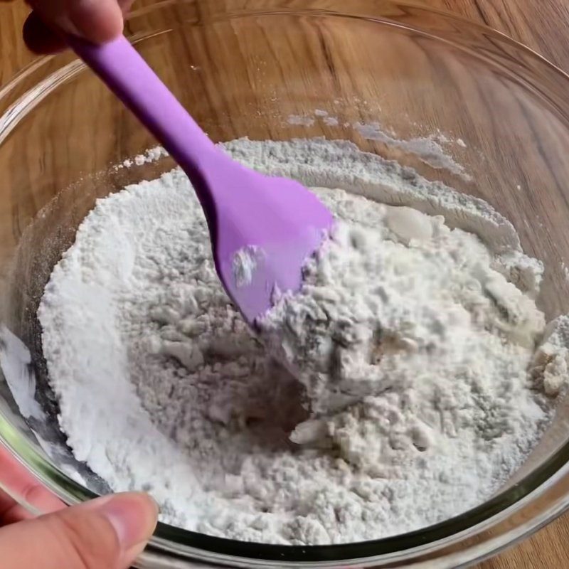 Step 1 Mixing the dough for Honeycomb Charcoal Bread