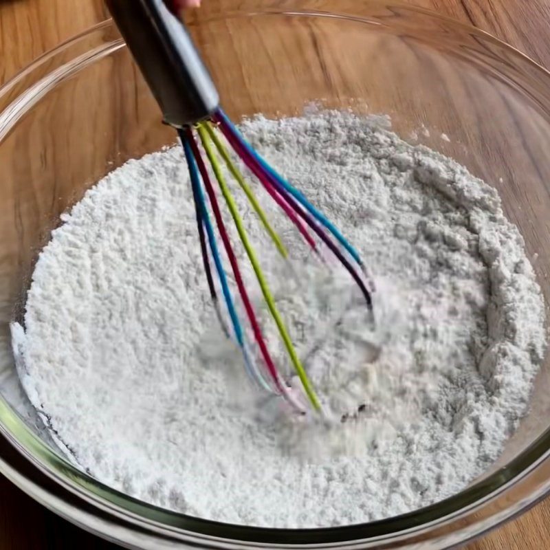 Step 1 Mixing the dough for Honeycomb Charcoal Bread