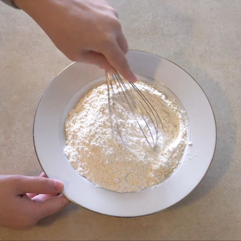 Step 2 Mix the batter for Coffee Macarons with flour