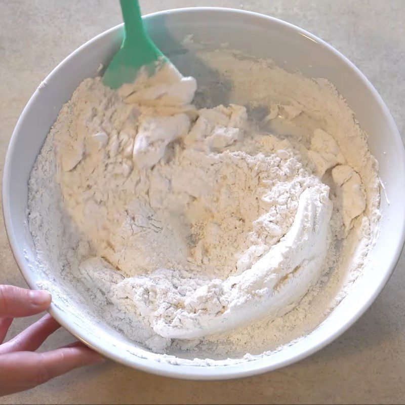 Step 2 Mix the batter for Coffee Macarons with flour