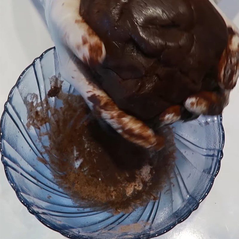 Step 3 Mix the dough Chocolate mooncake with coconut filling