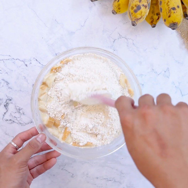 Step 3 Mix the cake batter Banana cake baked in a rice cooker