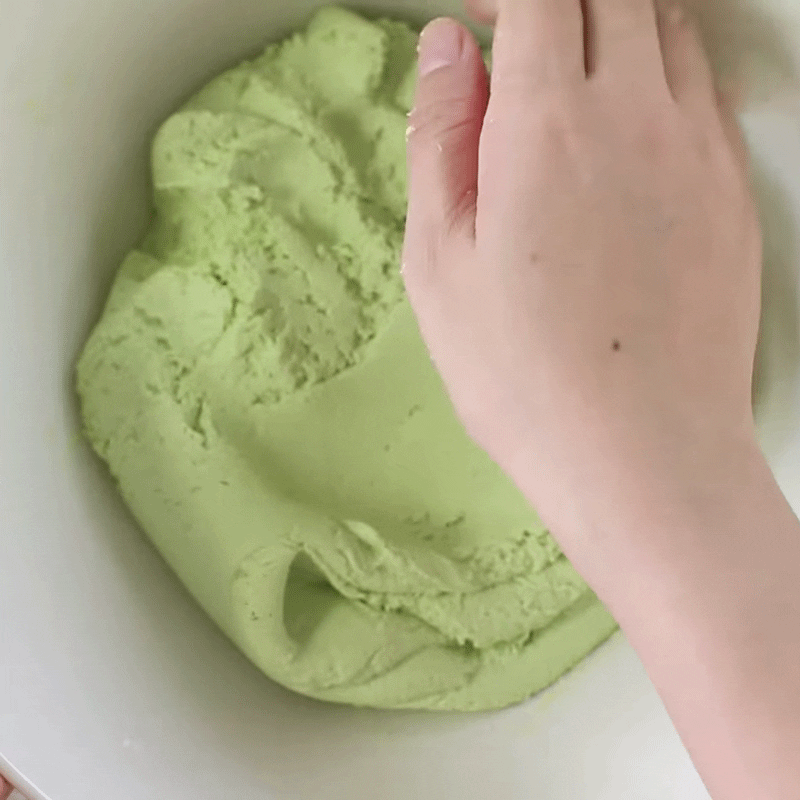 Step 4 Mixing the dough Pandan leaf cake with mung bean filling