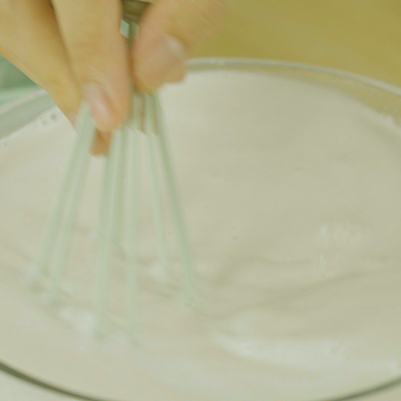 Step 3 Mixing the dough for Shanghai Banana Cake