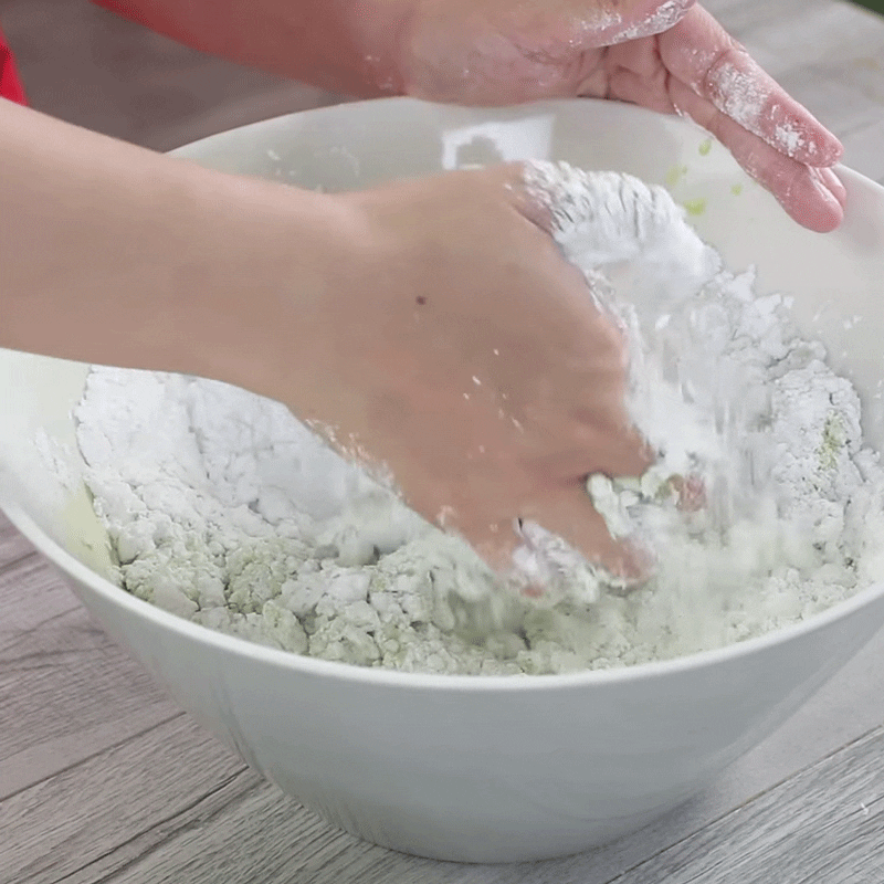 Step 4 Mixing the dough Pandan leaf cake with mung bean filling