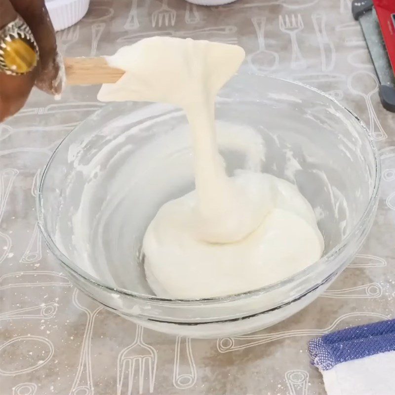 Step 2 Mix the macaron batter with flour