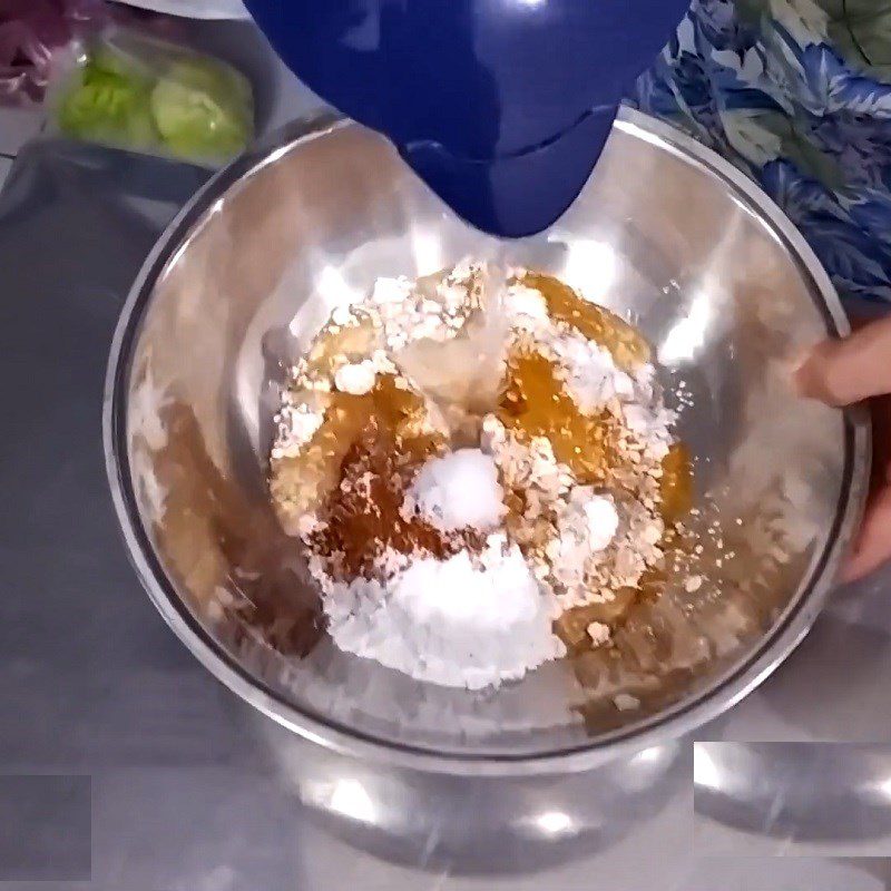 Step 4 Mix the crispy batter for crispy green mango squid salad