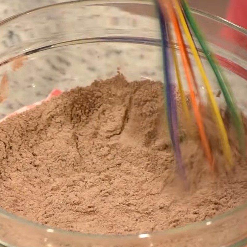 Step 2 Mix the dry ingredients for heart-shaped chocolate cake