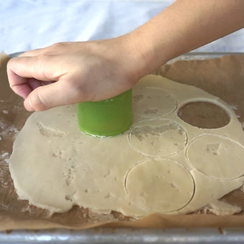 Step 2 Mix the dough for the crispy topping for mango cream puffs