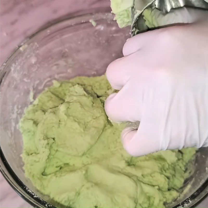 Step 4 Mixing glutinous rice flour Green bean paste cookies