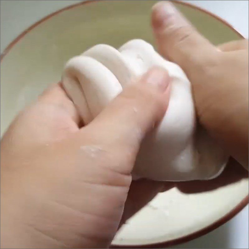 Step 1 Mixing the tapioca flour for jackfruit yogurt with tapioca pearls