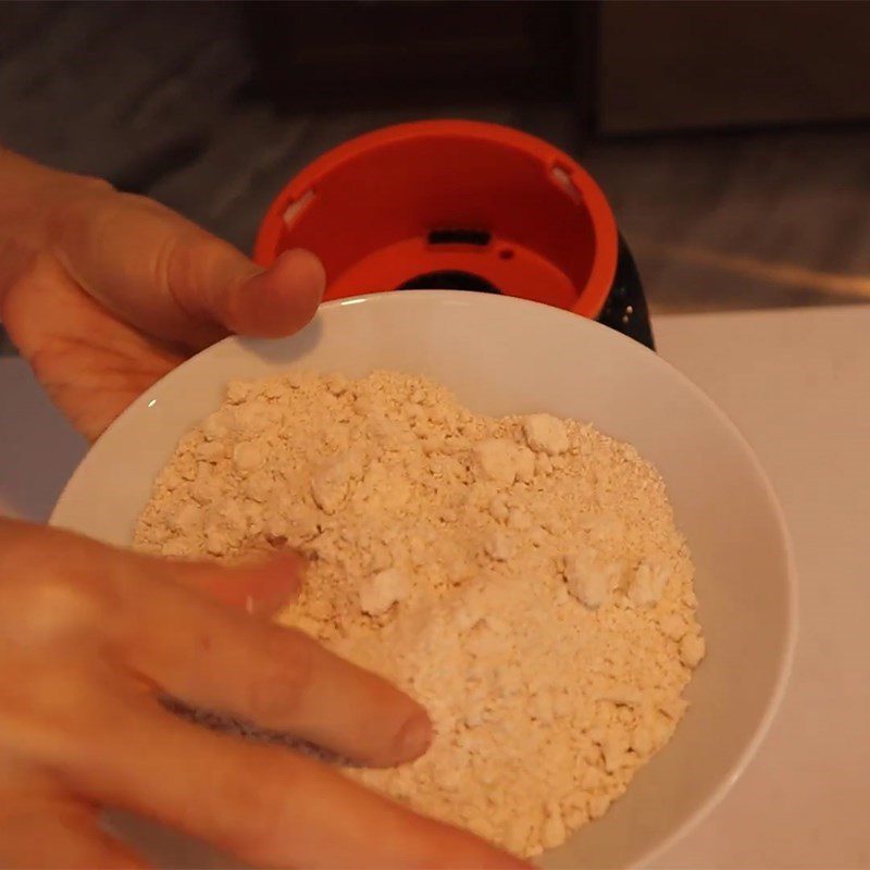 Step 2 Mix the oatmeal flour for whole grain oatmeal bread