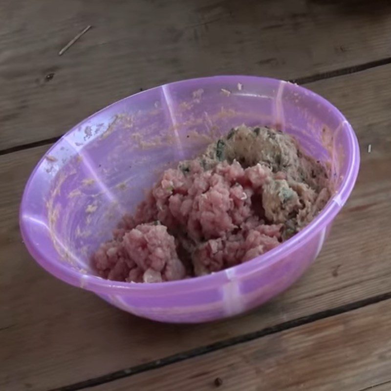 Step 1 Mix the cake Steamed Mackerel Cake with Loofah