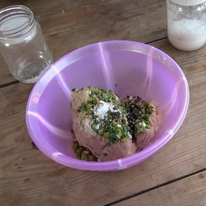 Step 1 Mix the cake Steamed Mackerel Cake with Loofah