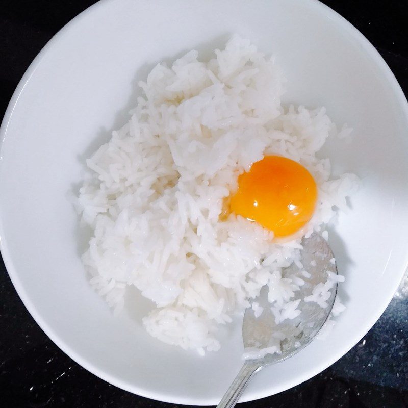 Step 1 Mix cold rice with eggs Salted Egg Fried Rice