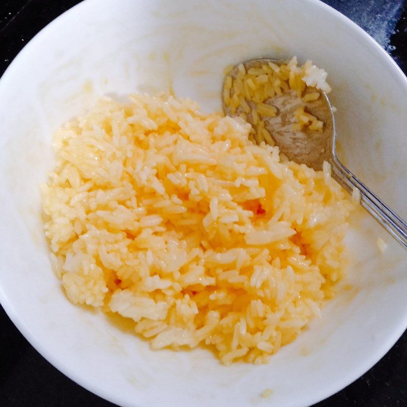 Step 1 Mix cold rice with eggs Salted Egg Fried Rice