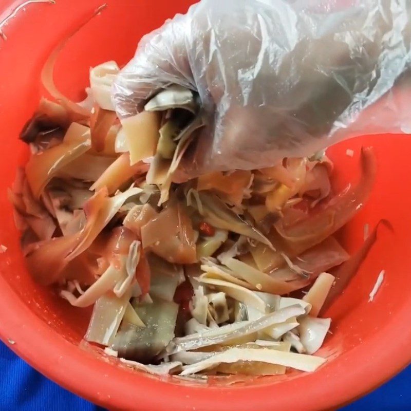 Step 5 Mix the boiled banana flower salad Boiled banana flower salad - shredded banana flower