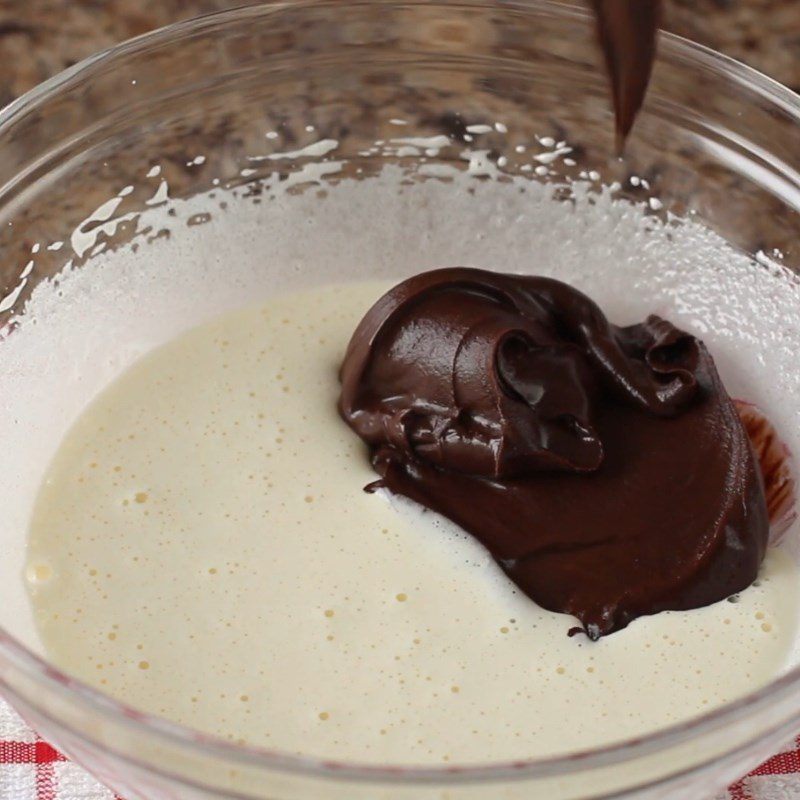 Step 3 Mixing the cake batter for chocolate brownie cookies without flour