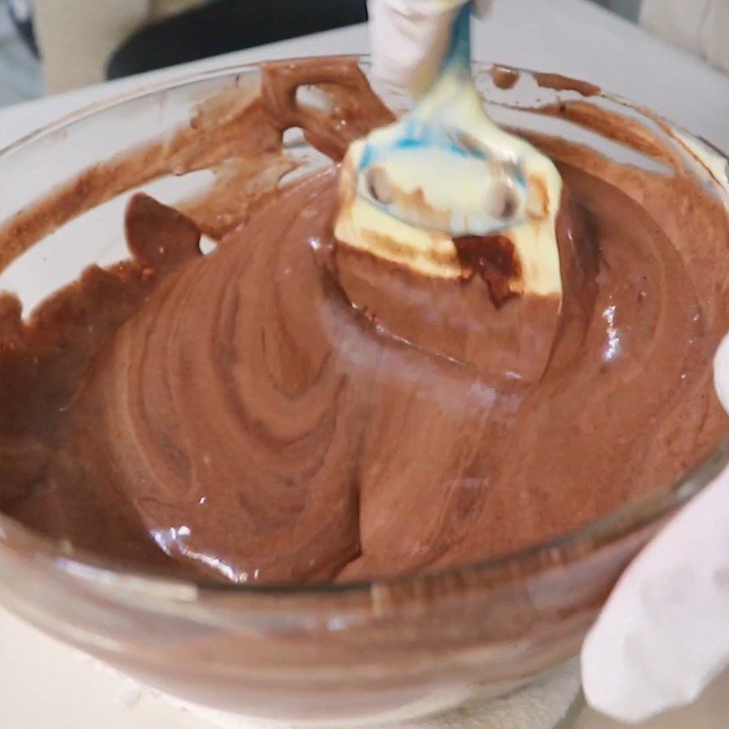 Step 3 Mixing the cake batter for chocolate brownie cookies without flour