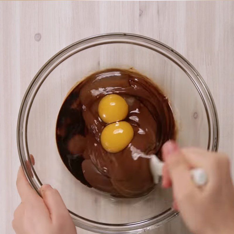 Step 1 Mixing the chocolate mixture for Chocolate Brownies using a rice cooker