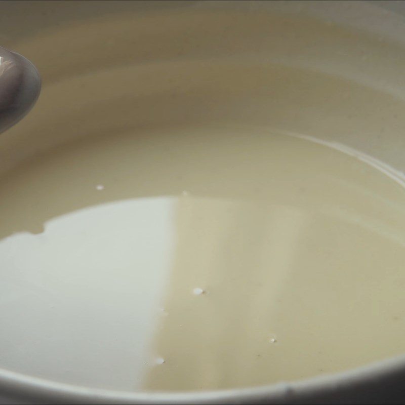 Step 3 Mix the flour mixture Fresh milk fried with green tea flavor