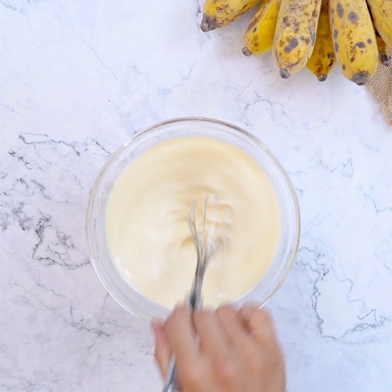 Step 2 Mix the egg and milk mixture Banana cake baked in a rice cooker