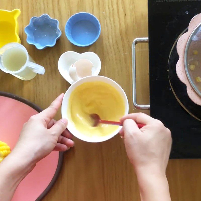 Step 3 Mix the egg milk custard mixture for baby weaning