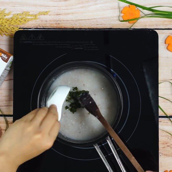 Step 4 Mixing potatoes and meat with porridge Duck porridge with taro