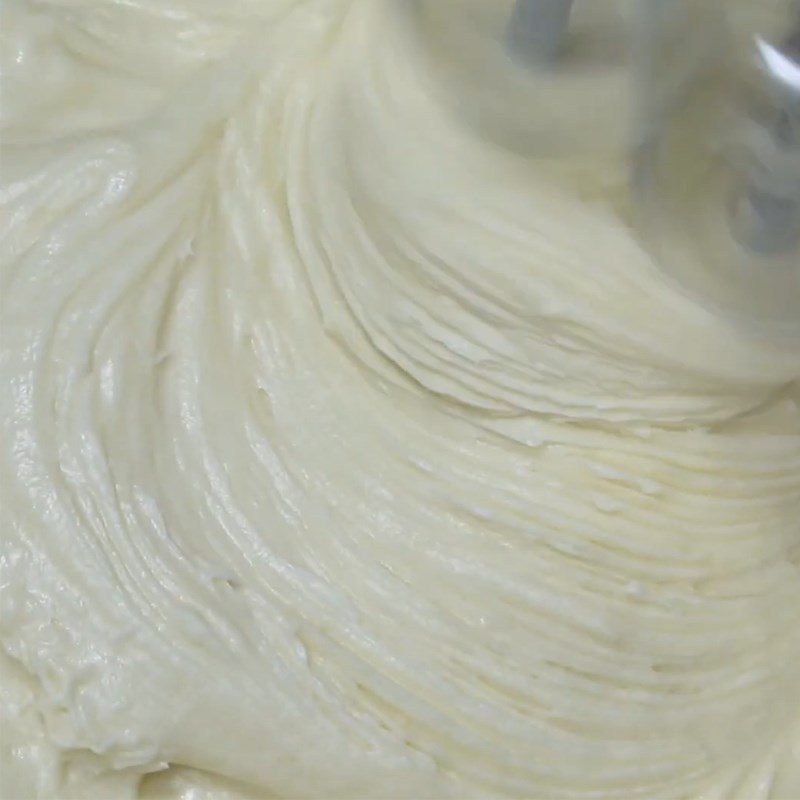 Step 5 Mix the frosting layer for Red Velvet cake using a rice cooker