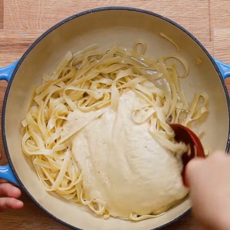 Step 3 Mix spaghetti Spaghetti with vegan cream sauce