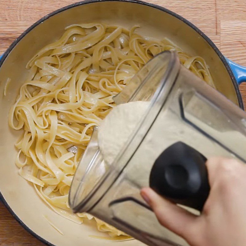 Step 3 Mix spaghetti Spaghetti with vegan cream sauce