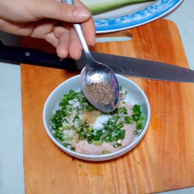 Step 2 Mix the pork balls for Melon Soup with Pork Balls