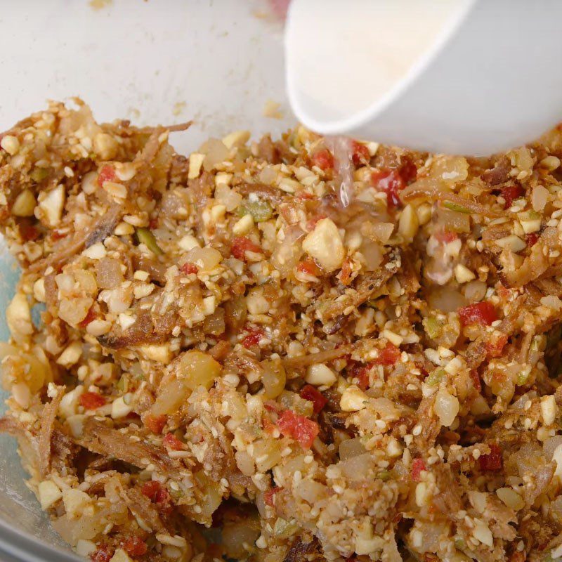 Step 3 Mix the filling of the Mooncake with mixed vegetarian ingredients without an oven