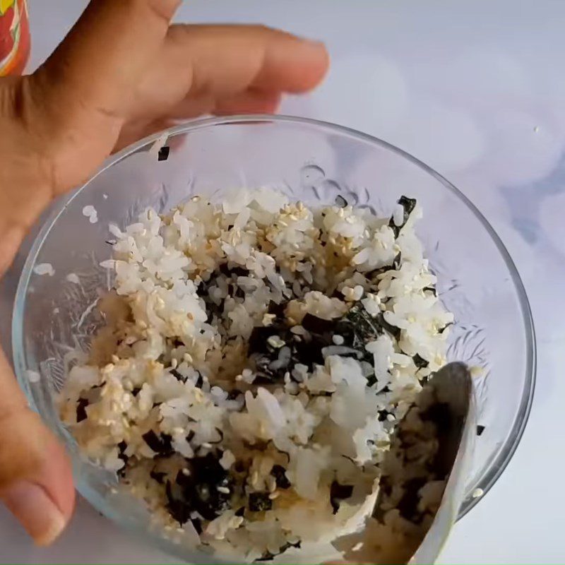 Step 1 Mix seaweed with rice Seaweed crispy rice with roasted sesame