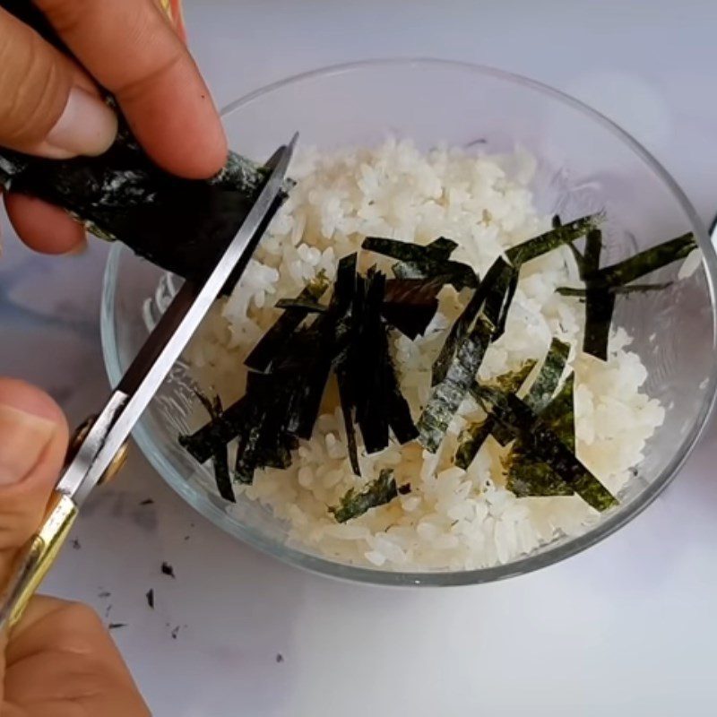 Step 1 Mix seaweed with rice Seaweed crispy rice with roasted sesame