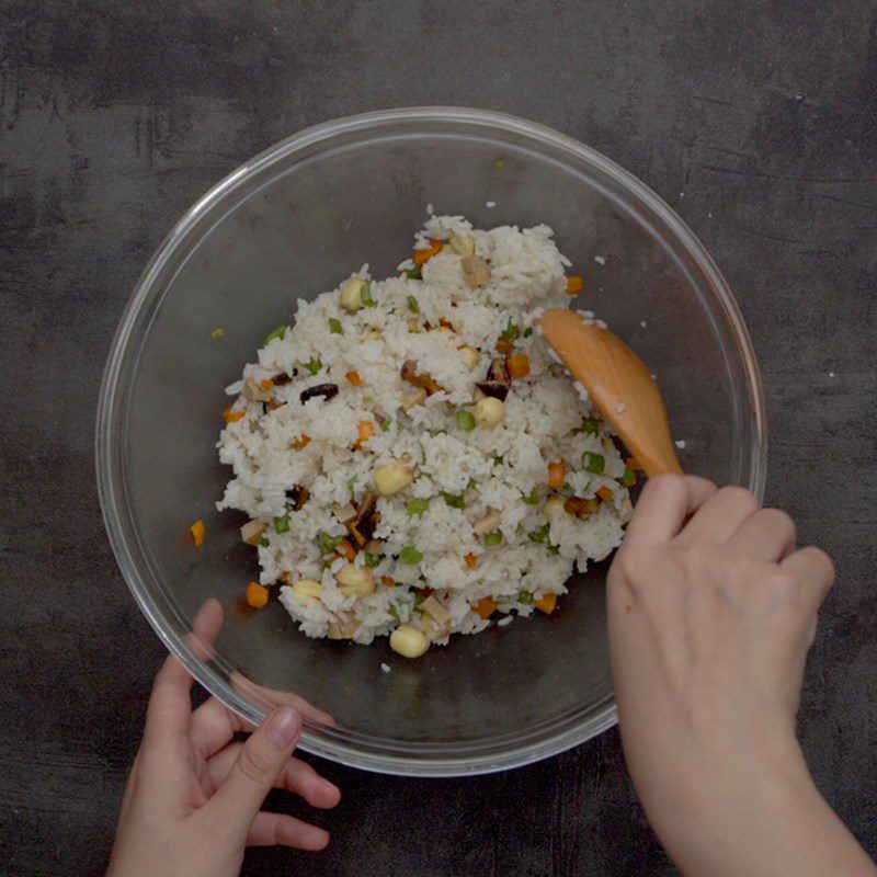 Step 4 Mix and steam rice Lotus Leaf Vegetarian Rice