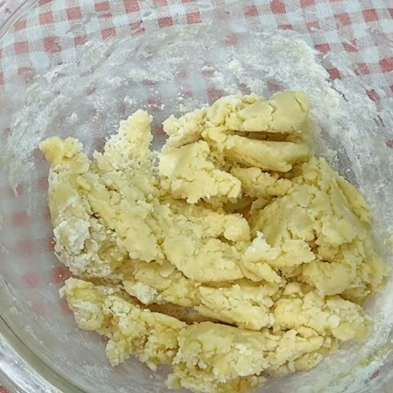 Step 2 Mixing and kneading the dough Animal-shaped cheese cookies