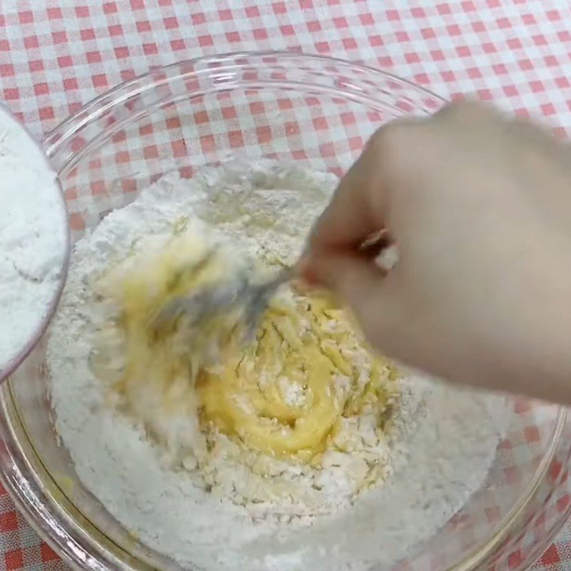 Step 2 Mixing and kneading the dough Animal-shaped cheese cookies