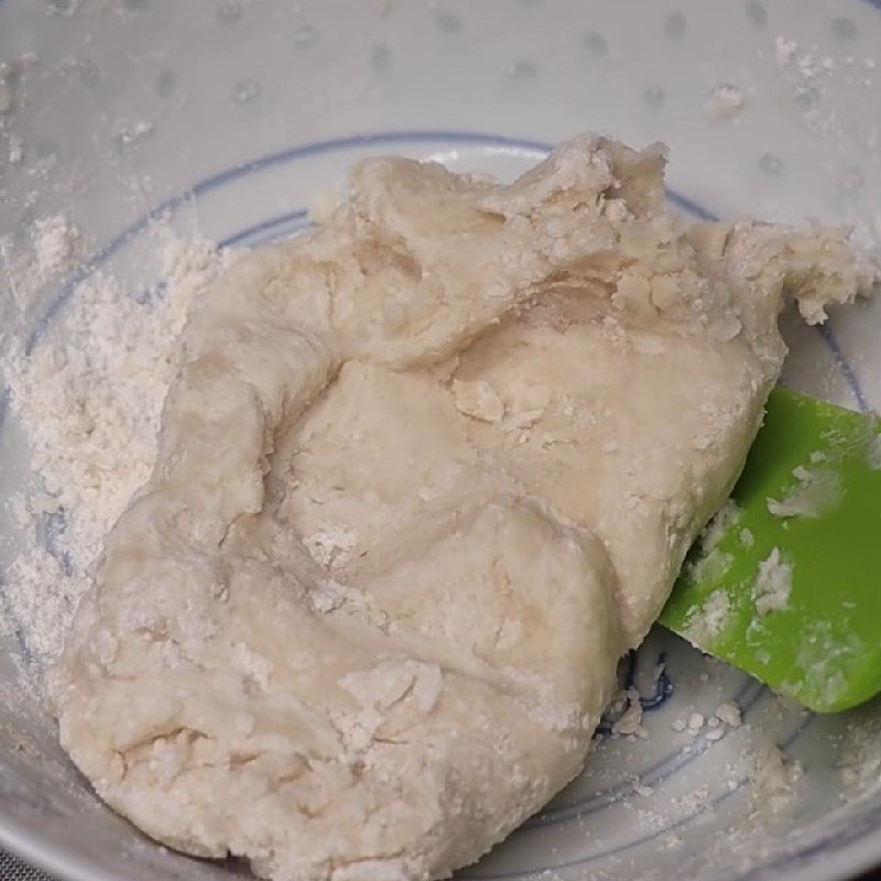 Step 2 Mix and knead the dough for the Durian mung bean cake