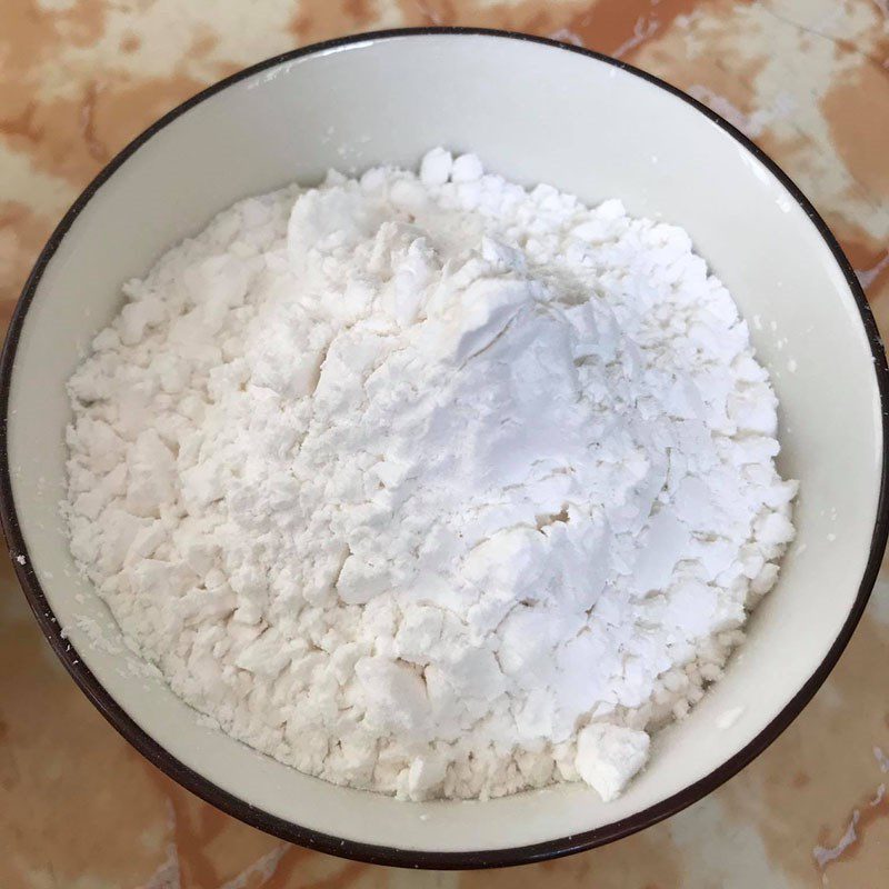 Step 1 Mix and knead the dough for steamed shrimp and pork dumplings (recipe shared by a user)